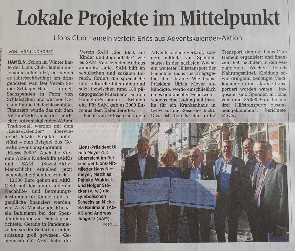 Übergabe des symbolischen Schecks